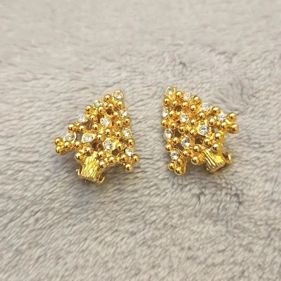#338 Clip on earring gold tone chrismas tree - Picture 1 of 5